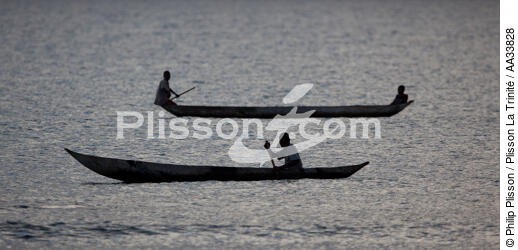 Ile Sainte-Marie, Madagascar - © Philip Plisson / Plisson La Trinité / AA33828 - Nos reportages photos - Bateau à rames