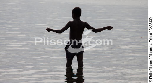 Sainte-Marie island - © Philip Plisson / Plisson La Trinité / AA33830 - Photo Galleries - Child