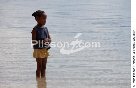 Sainte-Marie island - © Philip Plisson / Plisson La Trinité / AA33831 - Photo Galleries - Child