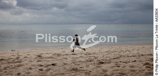 Sainte-Marie island - © Philip Plisson / Plisson La Trinité / AA33834 - Photo Galleries - Child