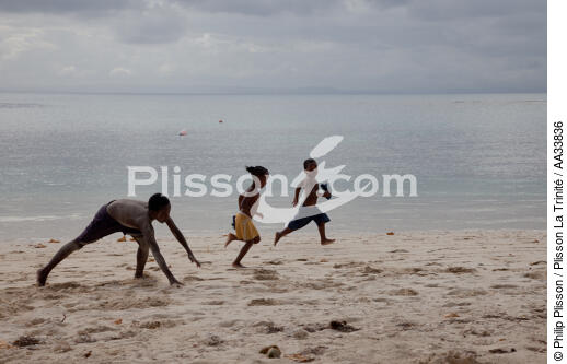 Sainte-Marie island - © Philip Plisson / Plisson La Trinité / AA33836 - Photo Galleries - Child