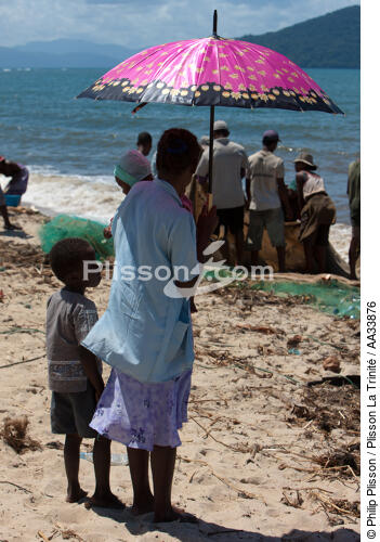 Senne sur la plage de Moroantsetra - © Philip Plisson / Plisson La Trinité / AA33876 - Nos reportages photos - Type de pêche