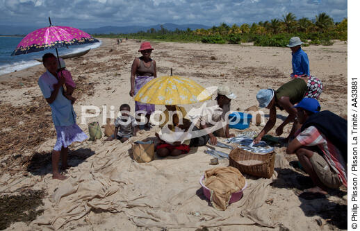 Senne sur la plage de Moroantsetra - © Philip Plisson / Plisson La Trinité / AA33881 - Nos reportages photos - Type de pêche