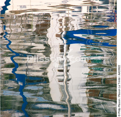 Reflection - © Philip Plisson / Plisson La Trinité / AA33922 - Photo Galleries - Reflection