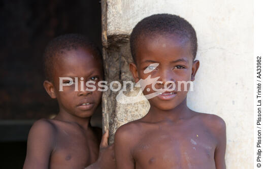 cap minet lighthouse, Madagascar - © Philip Plisson / Plisson La Trinité / AA33982 - Photo Galleries - Child