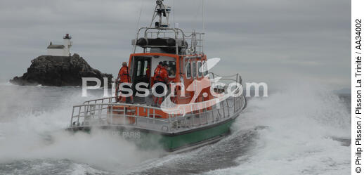 Lifeboat from Sein island - © Philip Plisson / Plisson La Trinité / AA34002 - Photo Galleries - Lifeboat