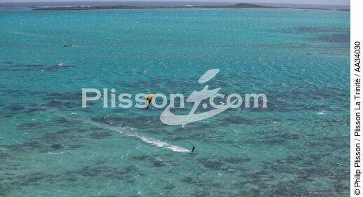 The Emeraud sea, Madagascar - © Philip Plisson / Plisson La Trinité / AA34030 - Photo Galleries - Kitesurfing