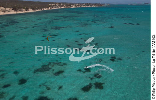 The Emeraud sea, Madagascar - © Philip Plisson / Plisson La Trinité / AA34031 - Photo Galleries - Kitesurfing