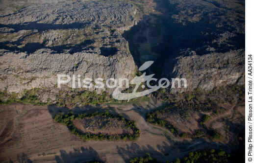 From Diégo to Nosy-Be - © Philip Plisson / Plisson La Trinité / AA34134 - Photo Galleries - Interior landscape