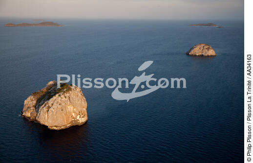 The Mistio archipelago - © Philip Plisson / Plisson La Trinité / AA34163 - Photo Galleries - Backlit