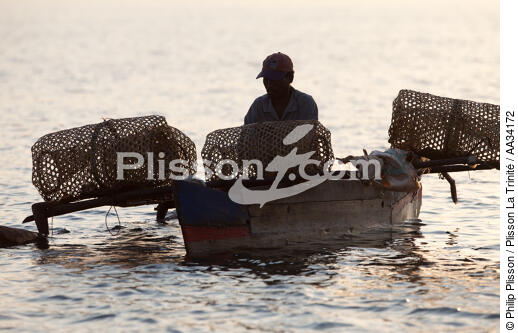 Nosy-Be - © Philip Plisson / Plisson La Trinité / AA34172 - Photo Galleries - Rowing boat