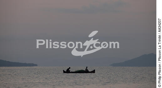 Nosy-Be - © Philip Plisson / Plisson La Trinité / AA34207 - Photo Galleries - Local fishing in small boats