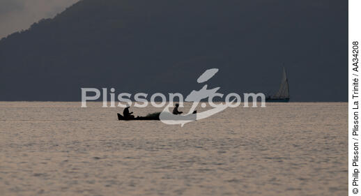 Nosy-Be - © Philip Plisson / Plisson La Trinité / AA34208 - Photo Galleries - Local fishing in small boats