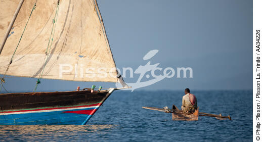 Nosy-Be - © Philip Plisson / Plisson La Trinité / AA34226 - Photo Galleries - Rowing boat