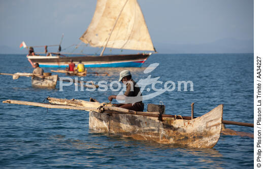 Nosy-Be - © Philip Plisson / Plisson La Trinité / AA34227 - Photo Galleries - Rowing boat