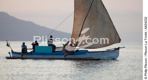 Nosy-Be - © Philip Plisson / Plisson La Trinité / AA34232 - Photo Galleries - Rowing boat