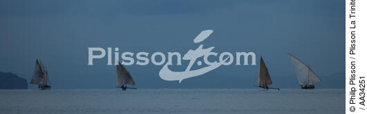 Nosy Be - © Philip Plisson / Plisson La Trinité / AA34251 - Photo Galleries - Rowing boat