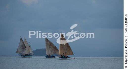 Nosy Be - © Philip Plisson / Plisson La Trinité / AA34253 - Photo Galleries - Rowing boat