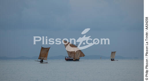 Nosy Be - © Philip Plisson / Plisson La Trinité / AA34258 - Photo Galleries - Rowing boat