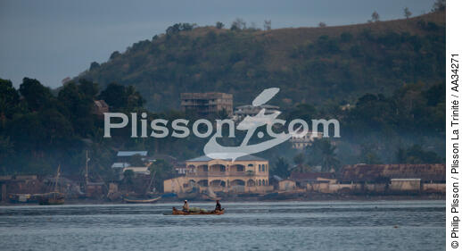 Hell-Ville, Nosy Be - © Philip Plisson / Plisson La Trinité / AA34271 - Photo Galleries - Rowing boat