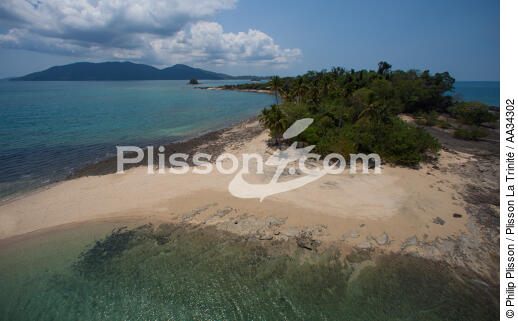 Ilot de Ambariotelo - © Philip Plisson / Plisson La Trinité / AA34302 - Nos reportages photos - Paysage littoral