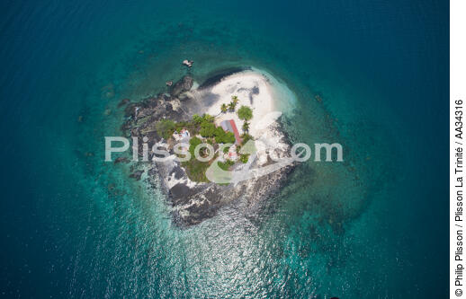 Nosy Vorona - © Philip Plisson / Plisson La Trinité / AA34316 - Nos reportages photos - Signalisation maritime