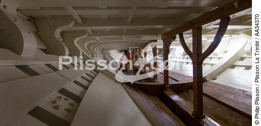 The Hermione - © Philip Plisson / Plisson La Trinité / AA34370 - Photo Galleries - Old gaffer