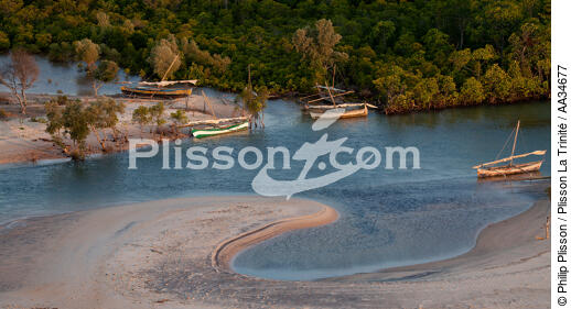 From Nosy Lava to Marovasa bay - © Philip Plisson / Plisson La Trinité / AA34677 - Photo Galleries - Beach