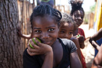 Marovasabe © Philip Plisson / Plisson La Trinité / AA34857 - Nos reportages photos - Enfant