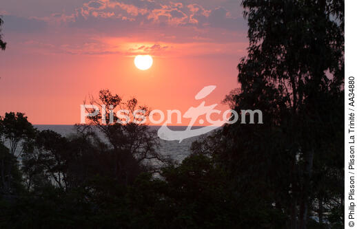 Marovasabe - © Philip Plisson / Plisson La Trinité / AA34880 - Photo Galleries - Sunset