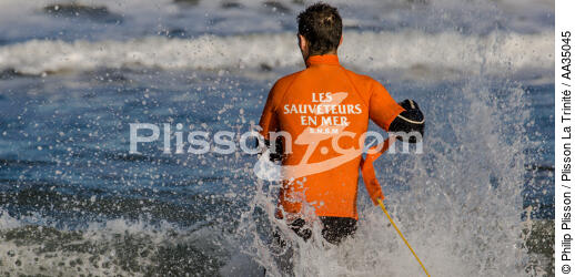 Les nageurs-sauveteurs sur une plage en Gironde - © Philip Plisson / Plisson La Trinité / AA35045 - Nos reportages photos - Métier