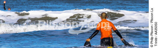 Les nageurs-sauveteurs sur une plage en Gironde - © Philip Plisson / Plisson La Trinité / AA35050 - Nos reportages photos - Sauvetage en mer