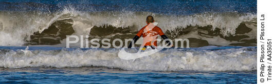 The lifeguards on the beach in Gironde - © Philip Plisson / Plisson La Trinité / AA35051 - Photo Galleries - People