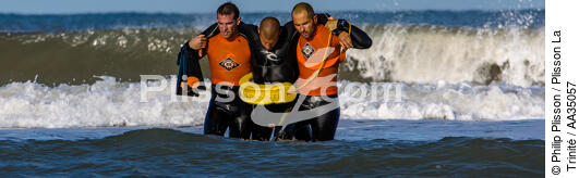 Les nageurs-sauveteurs sur une plage en Gironde - © Philip Plisson / Plisson La Trinité / AA35057 - Nos reportages photos - Sauveteur en mer