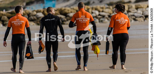 The lifeguards on the beach in Gironde - © Philip Plisson / Plisson La Trinité / AA35069 - Photo Galleries - Lifeboat society