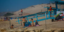The lifeguards on the beach in Gironde © Philip Plisson / Plisson La Trinité / AA35075 - Photo Galleries - People