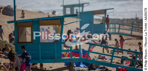 The lifeguards on the beach in Gironde - © Philip Plisson / Plisson La Trinité / AA35078 - Photo Galleries - People