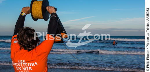 The lifeguards on the beach in Gironde - © Philip Plisson / Plisson La Trinité / AA35083 - Photo Galleries - Lifeboat society