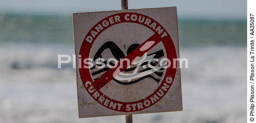 The lifeguards on the beach in Gironde - © Philip Plisson / Plisson La Trinité / AA35087 - Photo Galleries - Lifesaving at sea