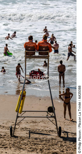 Les nageurs-sauveteurs sur une plage en Gironde - © Philip Plisson / Plisson La Trinité / AA35088 - Nos reportages photos - Sauvetage en mer
