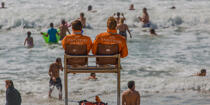 The lifeguards on the beach in Gironde © Philip Plisson / Plisson La Trinité / AA35089 - Photo Galleries - People