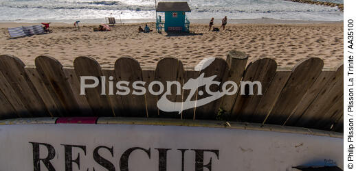 The lifeguards on the beach in Gironde - © Philip Plisson / Plisson La Trinité / AA35100 - Photo Galleries - People