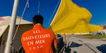 The lifeguards on the beach in Gironde © Philip Plisson / Plisson La Trinité / AA35101 - Photo Galleries - Job