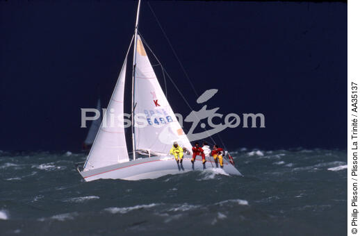 Coup de vent sur les régates de Cowes Week - © Philip Plisson / Plisson La Trinité / AA35137 - Nos reportages photos - Mer agitée