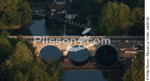Loiret view of the sky - © Philip Plisson / Plisson La Trinité / AA35142 - Photo Galleries - Bridge