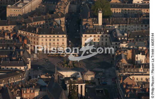Orléans view of the sky - © Philip Plisson / Plisson La Trinité / AA35144 - Photo Galleries - Orléans