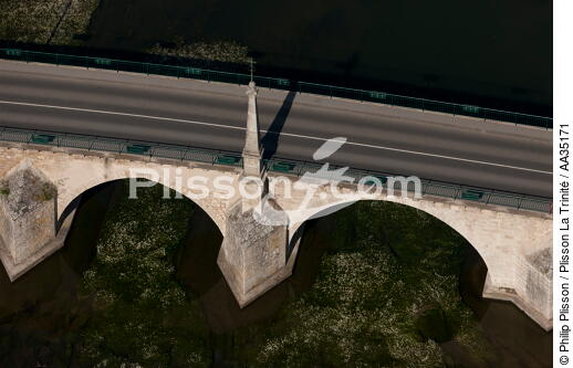 Loiret view of the sky - © Philip Plisson / Plisson La Trinité / AA35171 - Photo Galleries - Bridge
