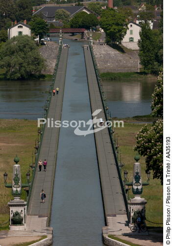 Le pont canal de Briare - © Philip Plisson / Plisson La Trinité / AA35193 - Nos reportages photos - Centre