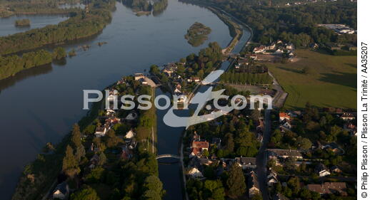 Combleux on the Loire - © Philip Plisson / Plisson La Trinité / AA35207 - Photo Galleries - Town (45)