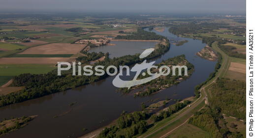 Le Loiret vue du ciel - © Philip Plisson / Plisson La Trinité / AA35211 - Nos reportages photos - Fleuve
